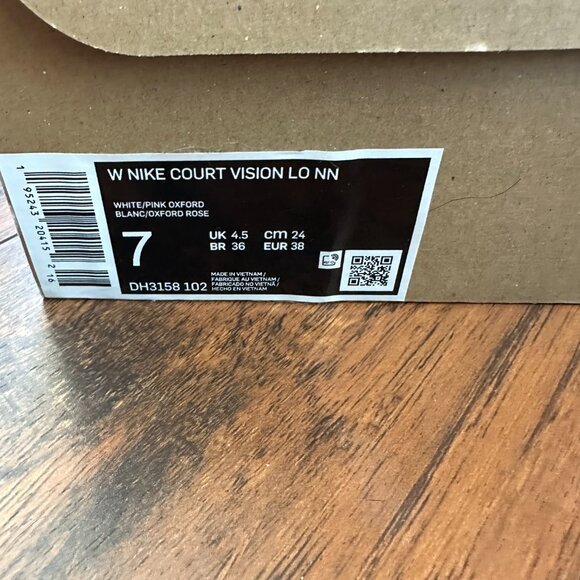 Nike Women's Shoes - Picture 3 of 3